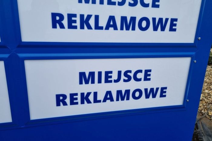 miejsce reklamowe wymienne pylon reklamowy Metaloplastyka