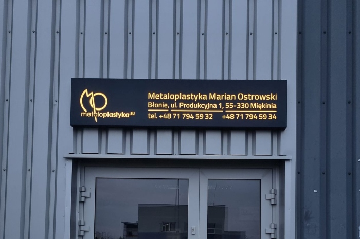 kaseton ze stali nierdzewnej Metaloplastyka