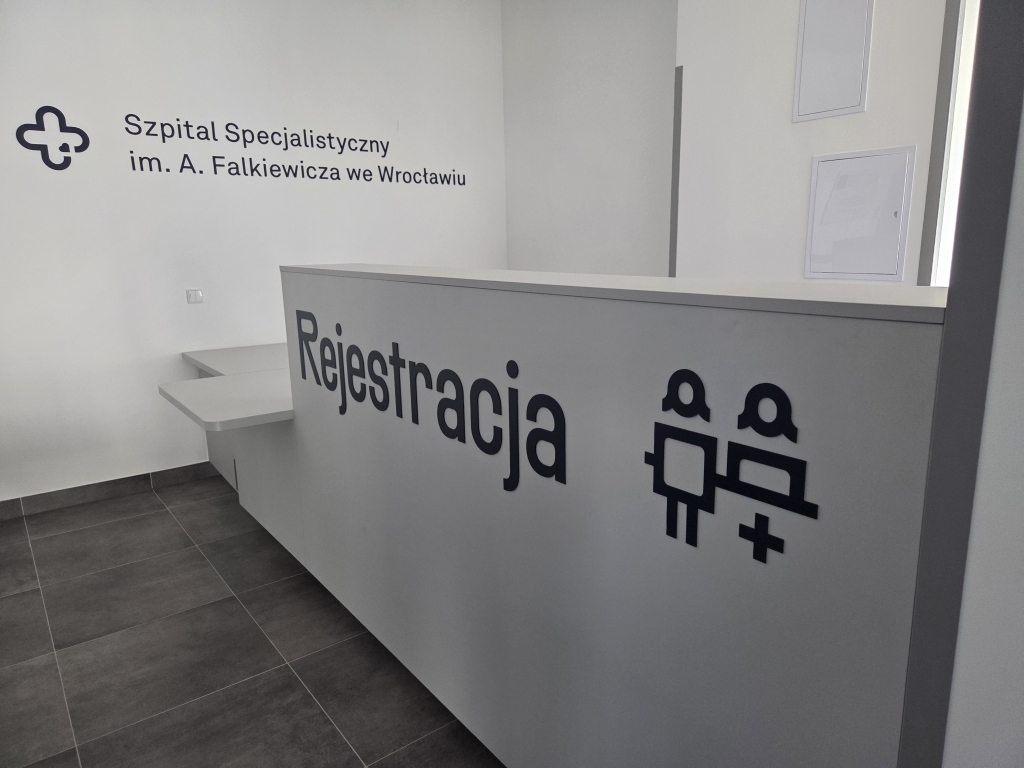Oznakowanie rejestracji w Szpitalu Falkiewicza we Wrocławiu
