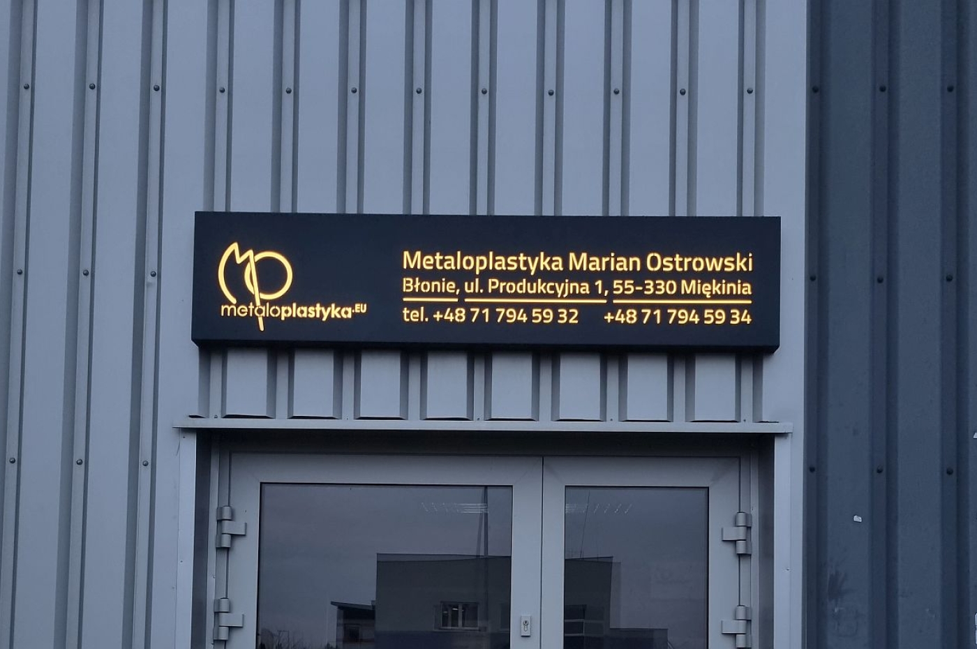 kaseton ze stali nierdzewnej Metaloplastyka