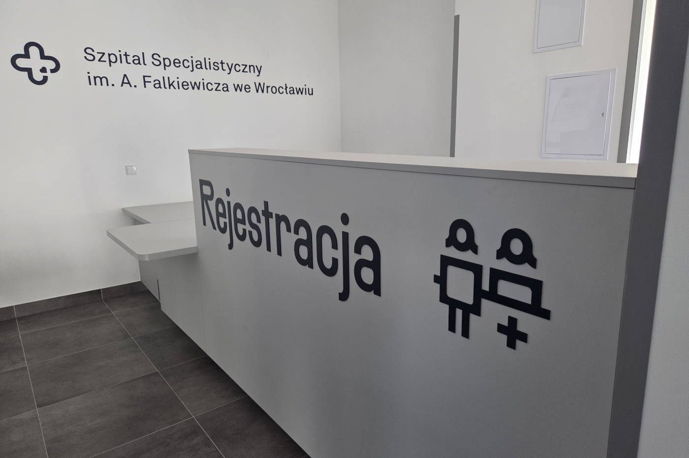 Oznakowanie rejestracji w Szpitalu Falkiewicza we Wrocławiu